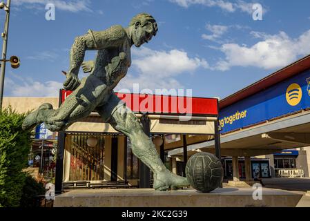 Sculpture de Kubala László devant le stade Spotify Camp Nou (Barcelone, Catalogne, Espagne) ESP: Escultura de Ladislao Kubala en el Camp Nou Banque D'Images