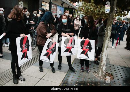 Des femmes de Wroclaw, en Pologne, ont manifesté en 23 octobre 2020 contre la loi anti-avortement introduite par le gouvernement polonais. (Photo de Krzysztof Zatycki/NurPhoto) Banque D'Images