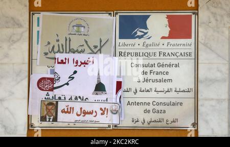 Une photo prise sur 26 octobre 2020 dans la ville de Gaza, en Palestine, montre les murs du Centre culturel français lors d'une protestation contre les publications d'une caricature du prophète Mahomet en France et les commentaires de Macron, à l'extérieur du Centre culturel français (photo de Majdi Fathi/NurPhoto) Banque D'Images