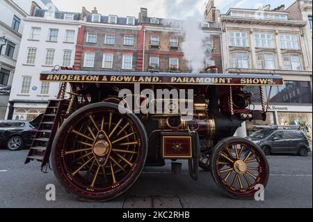 Un Super Lion 1932 Fowler ‘B6’, connu sous le nom de ‘Lion’, estimé £800 000 – 1 200 000 est conduit lors d’un appel photo pour Bonhams Golden Age of Motoring sale 1886 à 1939, présentant les véhicules anciens combattants, vintage et post-vintage les plus fins et les plus rares, sur 28 octobre 2020 à Londres, en Angleterre. (Photo de Wiktor Szymanowicz/NurPhoto) Banque D'Images