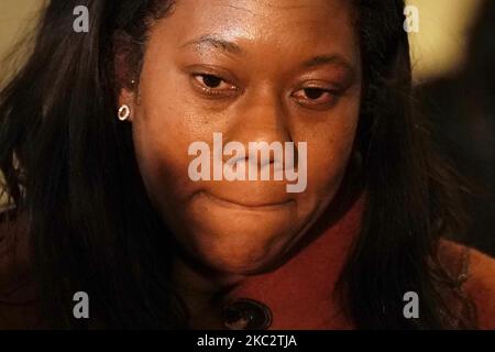 Rachel Duncan, tante de James Bascoe-Smith devant Old Bailey, Londres, après Leon Rashid, 20 ans, et Taiquane Lewis, 19, chacun a été prononcé des peines à vie avec un minimum de 14 ans et 13 ans respectivement pour complot ou meurtre. Bascoe-Smith, alors âgé de 16 ans, a été laissé dans un fauteuil roulant après avoir été frappé d'un vélo et à plusieurs reprises par des hommes masqués à Brixton, dans le sud de Londres, dans le dernier 23 février. Date de la photo: Vendredi 4 novembre 2022. Banque D'Images