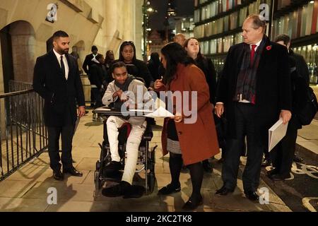 James Bascoe-Smith à l'extérieur de Old Bailey, Londres, après Leon Rashid, 20 ans, et Taiquane Lewis, 19, chacun a été prononcé des peines à vie avec un minimum de 14 ans et 13 ans respectivement pour complot ou meurtre. Bascoe-Smith, alors âgé de 16 ans, a été laissé dans un fauteuil roulant après avoir été frappé d'un vélo et à plusieurs reprises par des hommes masqués à Brixton, dans le sud de Londres, dans le dernier 23 février. Date de la photo: Vendredi 4 novembre 2022. Banque D'Images