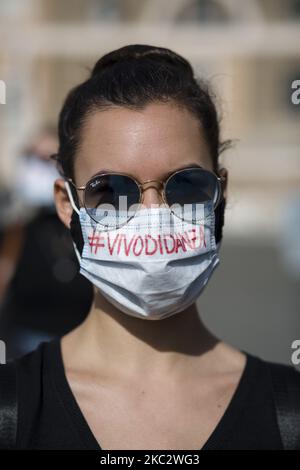 Les travailleurs des théâtres et des danseurs protestent contre la restriction du gouvernement mise en place pour arrêter la propagation de la pandémie du coronavirus Covid-19 à Rome, sur 29 octobre 2020. Le Premier ministre italien Giuseppe Conte a annoncé de nouvelles restrictions nationales concernant Covid-19, notamment la fermeture de salles de sport, de cinémas et de salles de cinéma. (Photo de Christian Minelli/NurPhoto) Banque D'Images