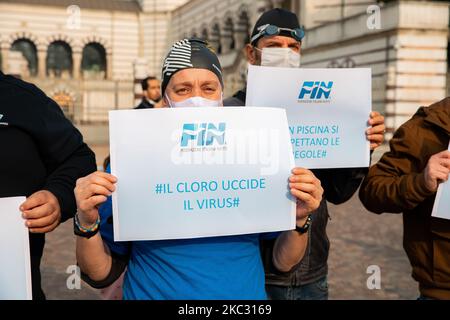 Sports et piscines travailleurs démonstration et flash mob devant le Cimitero Monumentale après les mesures imposées par les nouveaux gouvernements DPCM en raison de la pandémie du coronavirus (Covid-19) sur 31 octobre 2020 à Milan, Italie. (Photo par Alessandro Bremec/NurPhoto) Banque D'Images