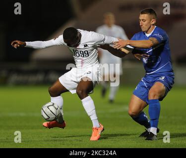 Aaron Nemane de Torquay United en action avec David Ferguson de Hartlepool United lors du match de la Vanarama National League entre Hartlepool United et Torquay United à Victoria Park, à Hartlepool, le samedi 31st octobre 2020. (Photo de Mark Fletcher/MI News/NurPhoto) Banque D'Images