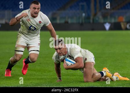 Numéro 12 de l'Angleterre Henry Slade marquant un essai lors du championnat de rugby Guinness six Nations entre l'Italie et l'Angleterre au stade Olimpic (Stadio Olimpico) à Rome, Italie, sur 31 octobre 2020. Le match se joue derrière des portes fermées à cause de Covid19 pandemy. (Photo par Lorenzo Di Cola/NurPhoto) Banque D'Images