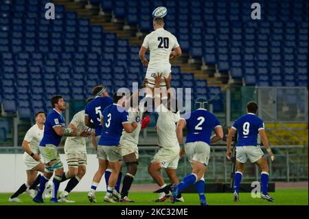 Une touche lors du match de rugby Guinness des six Nations entre l'Italie et l'Angleterre au stade Olimpic (Stadio Olimpico) à Rome, Italie, sur 31 octobre 2020. Le match se joue derrière des portes fermées à cause de Covid19 pandemy. (Photo par Lorenzo Di Cola/NurPhoto) Banque D'Images