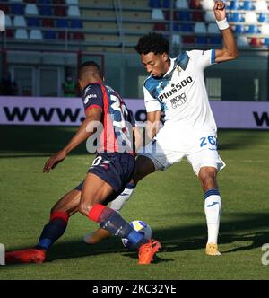 Johan Mojica d'Atalanta BC pendant la série Un match entre le FC Crotone et Atalanta sur le stade 31 octobre 2020 'Ezio Scida' à Crotone, Italie (photo de Gabriele Maricchiolo/NurPhoto) Banque D'Images