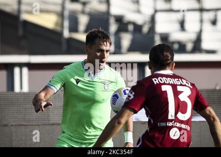 Le défenseur du Latium Patric (4) lutte pour le bal contre le défenseur de Turin Ricardo Rodriguez (13) pendant la série Un match de football n.6 TURIN - LAZIO sur 01 novembre 2020 au Stadio Olimpico Grande Turin à Turin, Piémont, Italie. (Photo de Matteo Bottanelli/NurPhoto) Banque D'Images