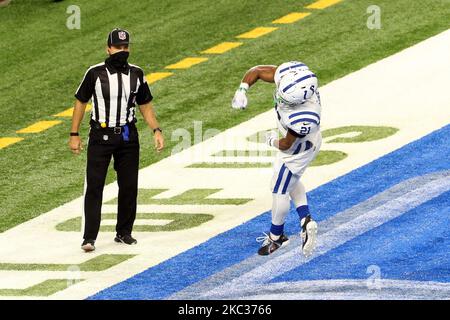 Les Indianapolis Colts qui ont fait la course de retour de Nyheim Hines (21) célèbrent son touchdown lors de la première partie d'un match de football de la NFL contre les Detroit Lions à Detroit, Michigan, États-Unis, dimanche, 1 novembre 2020. (Photo par Amy Lemus/NurPhoto) Banque D'Images