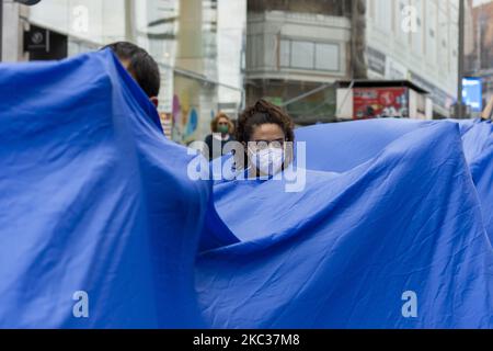 Action de la rébellion d'extinction (XR) pour avertir de l'augmentation du niveau des mers à Madrid le 2nd novembre 2020. (Photo par Oscar Gonzalez/NurPhoto) Banque D'Images