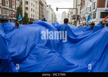 Action de la rébellion d'extinction (XR) pour avertir de l'augmentation du niveau des mers à Madrid le 2nd novembre 2020. (Photo par Oscar Gonzalez/NurPhoto) Banque D'Images