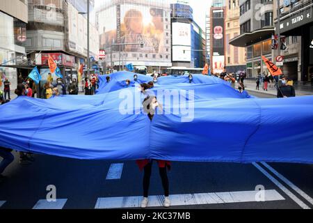 Action de la rébellion d'extinction (XR) pour avertir de l'augmentation du niveau des mers à Madrid le 2nd novembre 2020. (Photo de Juan Carlos Lucas/NurPhoto) Banque D'Images