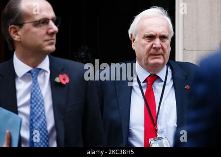 Sir Edward Lister, conseiller stratégique en chef du Premier ministre britannique Boris Johnson, quitte le 10 Downing Street pour la réunion hebdomadaire du cabinet, qui se tient actuellement au Bureau des affaires étrangères, du Commonwealth et du développement (FCDO), à Londres, en Angleterre, sur 3 novembre 2020. (Photo de David Cliff/NurPhoto) Banque D'Images