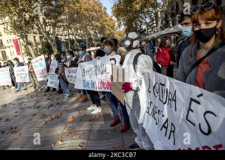 Démonstration de professionnels de la culture contre les mesures restrictives dans le domaine de la pandémie du Covid-19 / coronavirus à Barcelone, Catalogne, Espagne, 5 novembre 2020. (Photo par Albert Llop/NurPhoto) Banque D'Images