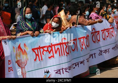 Les minorités bangladaises participent à une manifestation alors qu'elles protestent contre les récentes attaques contre les communautés minoritaires dans différentes parties du pays, à Dhaka, au Bangladesh, contre 7 novembre 2020. (Photo de Rehman Asad/NurPhoto) Banque D'Images