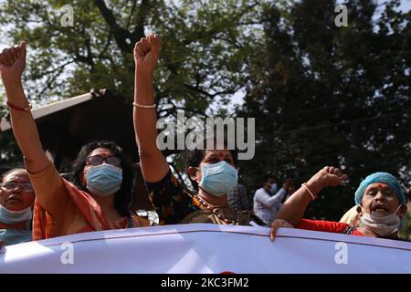 Les minorités bangladaises participent à une manifestation alors qu'elles protestent contre les récentes attaques contre les communautés minoritaires dans différentes parties du pays, à Dhaka, au Bangladesh, contre 7 novembre 2020. (Photo de Rehman Asad/NurPhoto) Banque D'Images