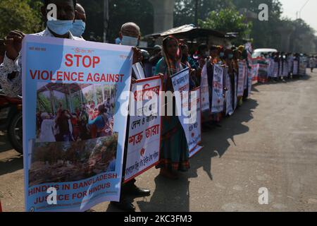 Les minorités bangladaises participent à une manifestation alors qu'elles protestent contre les récentes attaques contre les communautés minoritaires dans différentes parties du pays, à Dhaka, au Bangladesh, contre 7 novembre 2020. (Photo de Rehman Asad/NurPhoto) Banque D'Images