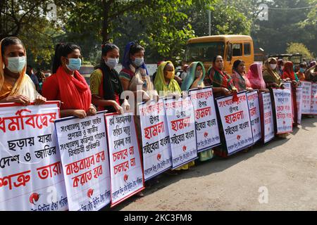 Les minorités bangladaises participent à une manifestation alors qu'elles protestent contre les récentes attaques contre les communautés minoritaires dans différentes parties du pays, à Dhaka, au Bangladesh, contre 7 novembre 2020. (Photo de Rehman Asad/NurPhoto) Banque D'Images