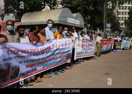 Les minorités bangladaises participent à une manifestation alors qu'elles protestent contre les récentes attaques contre les communautés minoritaires dans différentes parties du pays, à Dhaka, au Bangladesh, contre 7 novembre 2020. (Photo de Rehman Asad/NurPhoto) Banque D'Images