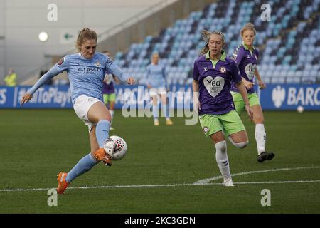 Citys Laura Coombs tire et marque pour le faire 2-1 lors du match Barclays FA Women's Super League entre Manchester City et Bristol City à l'Academy Stadium, Manchester, le samedi 7th novembre 2020. (Photo de Chris Donnelly/MI News/NurPhoto) Banque D'Images