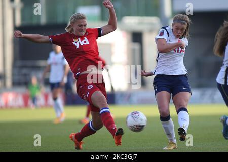 Alanna Kennedy (Tottenham Hotspur) contrôle le ballon pendant la Super League 2020/21 de FA Womens entre Tottenham Hotspur et Reading FC à la Hive, on 7 novembre 2020. (Photo de Federico Guerra Moran/NurPhoto) Banque D'Images