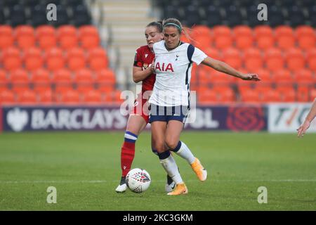 Alanna Kennedy (Tottenham Hotspur) contrôle le ballon pendant la Super League 2020/21 de FA Womens entre Tottenham Hotspur et Reading FC à la Hive, on 7 novembre 2020. (Photo de Federico Guerra Moran/NurPhoto) Banque D'Images