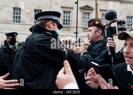 Whitehall, fermé au public pour le service du dimanche du souvenir en raison de restrictions de confinement visant à lutter contre l'épidémie de coronavirus. À Londres, en Grande-Bretagne, le 08 novembre 2020. Les services du dimanche du souvenir sont encore en mesure de Vas-y malgré les mesures Covid-19 en place dans les différentes nations du Royaume-Uni. Chaque pays a publié des directives pour assurer la sécurité des participants. (Photo de Maciek Musialek/NurPhoto) Banque D'Images