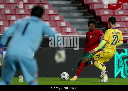 Nelson Semedo du Portugal (C ) rivalise avec Marc Garcia d'Andorre lors du match de football amical entre le Portugal et Andorre, au stade Luz à Lisbonne, au Portugal, sur 11 novembre 2020. (Photo par Pedro Fiúza/NurPhoto) Banque D'Images