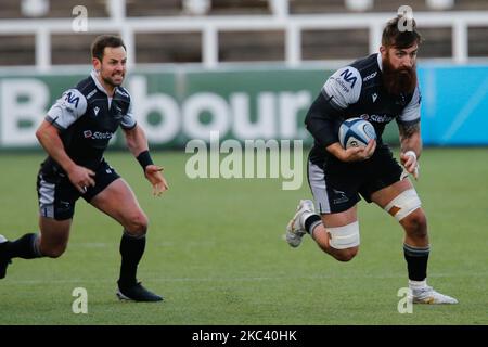 Gary Graham, de Newcastle Falcons, fait une pause lors du match d'avant-saison entre Newcastle Falcons et Ealing Trailfinders à Kingston Park, Newcastle, le vendredi 13th novembre 2020. (Photo de Chris Lishman/MI News/NurPhoto) Banque D'Images