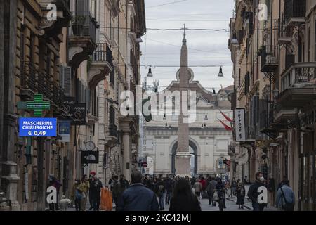 Personnes près de via del Corso , à Rome, Italie, sur 14 novembre 2020 (photo de Riccardo Fabi/NurPhoto) Banque D'Images