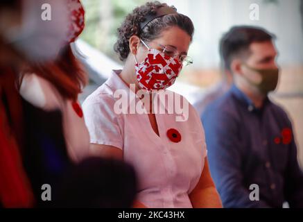 Environ 100 anciens combattants, parents de l'armée et représentants de pays étrangers à Taïwan ainsi que d'autres participants posent des couronnes et rendent hommage à la victime de la première Guerre mondiale et de la Seconde Guerre mondiale, lors d'un événement du jour du souvenir, au Mémorial POW de Taiwan et au Parc de la paix, À New Taipei, Taïwan, le 15 novembre 2020. (Photo de CEng Shou Yi/NurPhoto) Banque D'Images