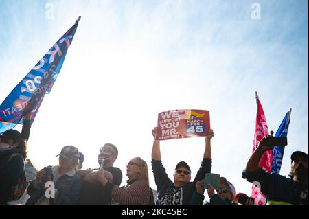 La « Marche MILLION MAGA » a vu 10-15 000 partisans de Trump, y compris des groupes extrémistes d'extrême droite, comme les fiers garçons, le Front patriote et d'autres défilant ensemble à Washington D.C. sur 14 novembre 2020 (photo de Zach D Roberts/NurPhoto) Banque D'Images