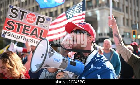 La « Marche MILLION MAGA » a vu 10-15 000 partisans de Trump, y compris des groupes extrémistes d'extrême droite, comme les fiers garçons, le Front patriote et d'autres défilant ensemble à Washington D.C. sur 14 novembre 2020 (photo de Zach D Roberts/NurPhoto) Banque D'Images