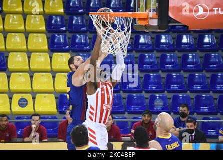 Nikola Mirotic et Emanuel Terry pendant le match entre le FC Barcelone et KK Crvena zvezda, correspondant à la semaine 10 de l'Euroligue, joué au Palau Blaugrana, le 20th novembre 2020, à Barcelone, Espagne. (Photo de Noelia Deniz/Urbanandsport/NurPhoto) Banque D'Images