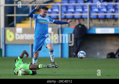 Ebou Adams s'attaque à Scott Quigley de Barrow lors du match Sky Bet League 2 entre Barrow et Forest Green Rovers à Holker Street, Barrow-in-Furness, le samedi 21st novembre 2020. (Photo de Mark Fletcher/MI News/NurPhoto) Banque D'Images