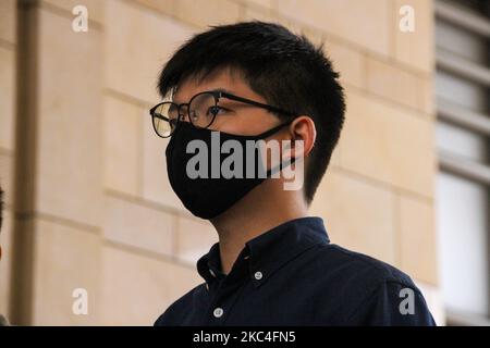 Joshua Wong devant la cour de West Kowloon alors qu'il est confronté à trois accusations centrées sur l'assemblée illégale lors des manifestations de l'année dernière, Kowloon, Hong Kong, 23rd novembre 2020 (photo de Tommy Walker/NurPhoto) Banque D'Images