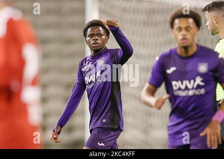 Chris Lokesa de RSCA futures célèbre après avoir obtenu son score lors d'un match de football entre RSCA futures (U23) et SL16 (Standard U23), le vendredi 04 novembre 2022 à Bruxelles, le 12 e jour de la 2022-2023 « Challenger Pro League », 1B deuxième division du championnat belge. BELGA PHOTO BRUNO FAHY Banque D'Images