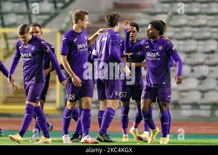 Chris Lokesa de RSCA futures célèbre après avoir obtenu son score lors d'un match de football entre RSCA futures (U23) et SL16 (Standard U23), le vendredi 04 novembre 2022 à Bruxelles, le 12 e jour de la 2022-2023 « Challenger Pro League », 1B deuxième division du championnat belge. BELGA PHOTO BRUNO FAHY Banque D'Images