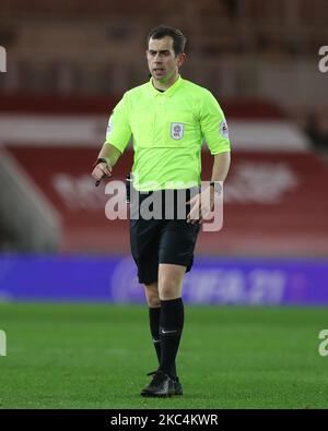 L'arbitre Peter Bankes lors du match du championnat Sky Bet entre Middlesbrough et le comté de Derby au stade Riverside, à Middlesbrough, le mercredi 25th novembre 2020. (Photo de Mark Fletcher/MI News/NurPhoto) Banque D'Images