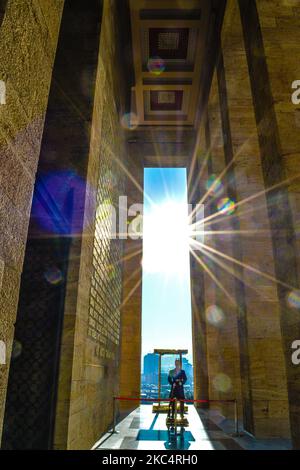 Un soldat turc se tient pendant un changement de garde à Anitkabir, le mausolée du fondateur de la Turquie moderne Mustafa Kemal Ataturk, sur 28 novembre 2020 à Ankara, Turquie. (Photo par Altan Gocher/NurPhoto) Banque D'Images