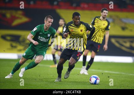 Christian Kabasele de Watford bat Emil Riis Jakobsen de Preston North End lors du championnat entre Watford et Preston North End au stade Vicarage Road, Watford, Royaume-Uni, le 28th novembre 2020 (photo d'action Foto Sport/NurPhoto) Banque D'Images