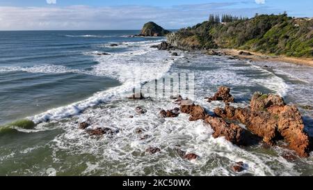Une vue aérienne de la plage de Flyns par une journée ensoleillée à Port Macquarie, en Australie Banque D'Images
