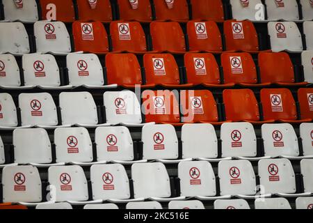 Sièges vides pendant le match des qualificatifs FIBA Eurobasket 2022 du groupe A entre Israël et la Pologne à Pabellon Municipal de Sant Luis, Valence. Le 30th novembre, Espagne. (Photo par Xavier Bonilla/NurPhoto) Banque D'Images