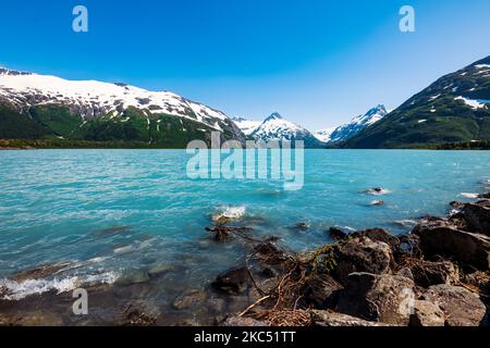 Vue depuis le centre d'accueil de Boggs, le lac Portage, le glacier Portage, la montagne Maynard et Bard Peak. Forêt nationale de Chugach; Portage; Alaska; États-Unis Banque D'Images