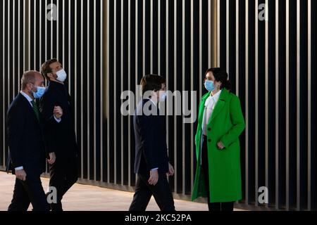 Isabel Díaz Ayuso, présidente de la Communauté de Madrid avec Iganacio Aguado, vice-présidente, Enrique Ruiz Escudero, ministre de la Santé et Pablo Casado, président du PP, à l'inauguration du nouvel hôpital infirmier Isabel Zendal dans le quartier de Valdebebas, assiste aux médias, sur 1 décembre, 2020 à Madrid, Espagne. Le nouvel hôpital construit contre la montre avec un coût actuel d'environ 100 millions d'euros dépassant les 50 millions d'euros budgétisés dès le début, pour les pandémies ou les urgences sanitaires, l'hôpital manque encore de personnel médical, et est encore inachevé. (P Banque D'Images