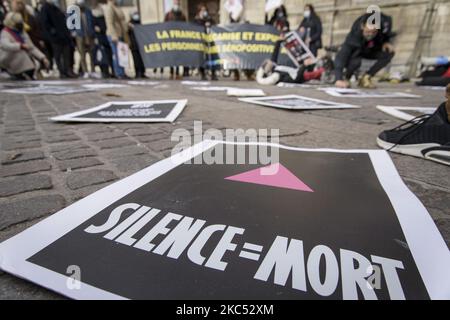 Les activistes ACT Up se réunissent pour marquer la Journée mondiale du SIDA à Paris. Paris, le 1st décembre 2020. (Photo de Jacopo Landi/NurPhoto) Banque D'Images