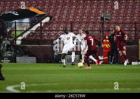 Geferson, gauche-arrière de CSKA Sofia et Alexandru Paun, gauche Winger de CFR 1907 Cluj en action, pendant CFR 1907 Cluj / CSKA Sofia UEFA Europa League, Group Stage, Groupe A, Dr. Constantin Radulescu Stadium, Cluj-Napoca, Roumanie 03 décembre 2020 (photo de Flaviu Buboi/NurPhoto) Banque D'Images