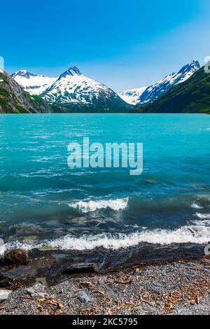 Vue depuis le centre d'accueil de Boggs, le lac Portage, le glacier Portage, la montagne Maynard et Bard Peak. Forêt nationale de Chugach; Portage; Alaska; États-Unis Banque D'Images