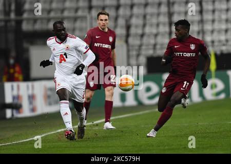 Geferson, gauche-arrière de CSKA Sofia et Michaël Pereira droite Winger de CFR 1907 Cluj en action, pendant CFR 1907 Cluj / CSKA Sofia UEFA Europa League, Groupe Stage, Groupe A, Dr. Constantin Radulescu Stadium, Cluj-Napoca, Roumanie 03 décembre 2020 (photo de Flaviu Buboi/NurPhoto) Banque D'Images